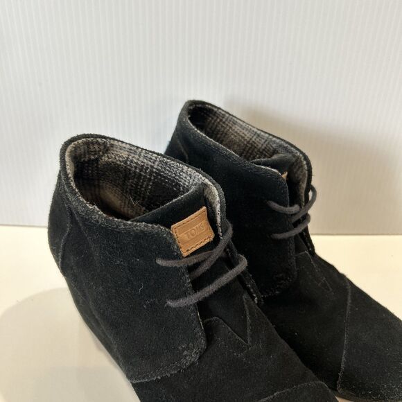 TOMS Boots Womens 8 Desert Bootie Black Suede Wedge Heel Lace Up Comfort Ankle - Picture 3 of 12